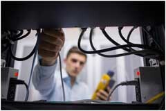 確保正常運行，降低數據中心測試中的風險