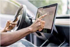 以觸覺提升駕駛安全性：路況比屏幕更值得關注