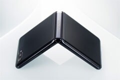 Omdia：2021 年折疊屏智能機(jī)出貨同比暴漲 309%，三星一騎絕塵