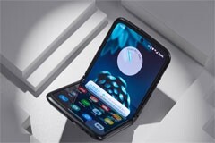 TCL 華星：獨(dú)家供屏 moto razr 2022 折疊屏手機(jī)