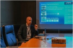 MEMS行業(yè)迎來(lái)新篇章 xMEMS市場(chǎng)部副總裁Mike對(duì)話行業(yè)媒體