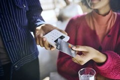 英飛凌SECORA Pay Bio增強非接觸式生物識別支付的便利性和可信度