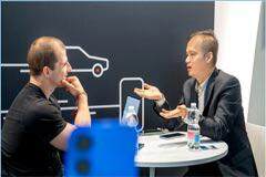 魅族董事顧彬彬在MWC25上宣布：魅族攜Flyme AI生態系統重返全球市場