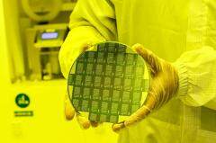 首片晶圓下線！我國首條光子芯片中試線在無錫規?；慨a