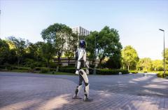 全球首次！智元機器人24小時自主行走 挑戰高溫Citywalk