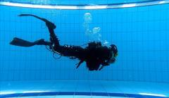 北大研發(fā)出首款便攜潛水外骨骼機(jī)器人：助力潛水員減耗增效