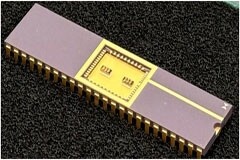 TDK成功研發(fā)出用于神經(jīng)形態(tài)設(shè)備的“自旋憶阻器”，并與CEA及日本東北大學強強聯(lián)合，實現(xiàn)神經(jīng)形態(tài)設(shè)備在現(xiàn)實中的部署應(yīng)用，將AI應(yīng)用的電力消耗降低百倍