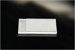 炬光科技推出全新精密設計V型槽陣列，助力更靈活、更精密的多通道光纖陣列設計